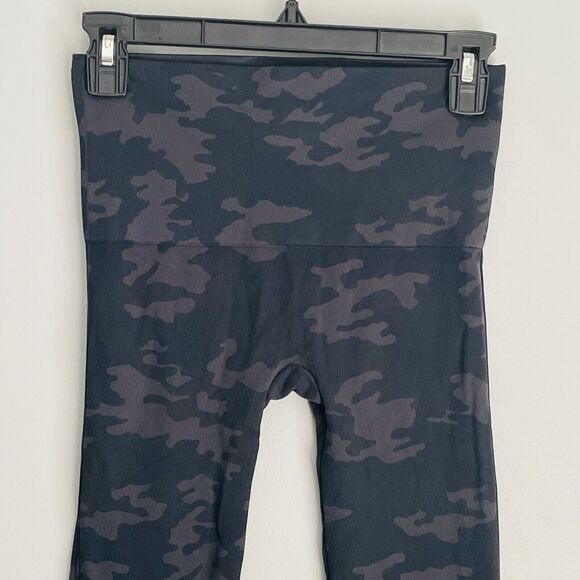 Spanx Camo Leggings Size Medium Look at Me Now Athleisure Comfort FL3515 - Picture 3 of 12